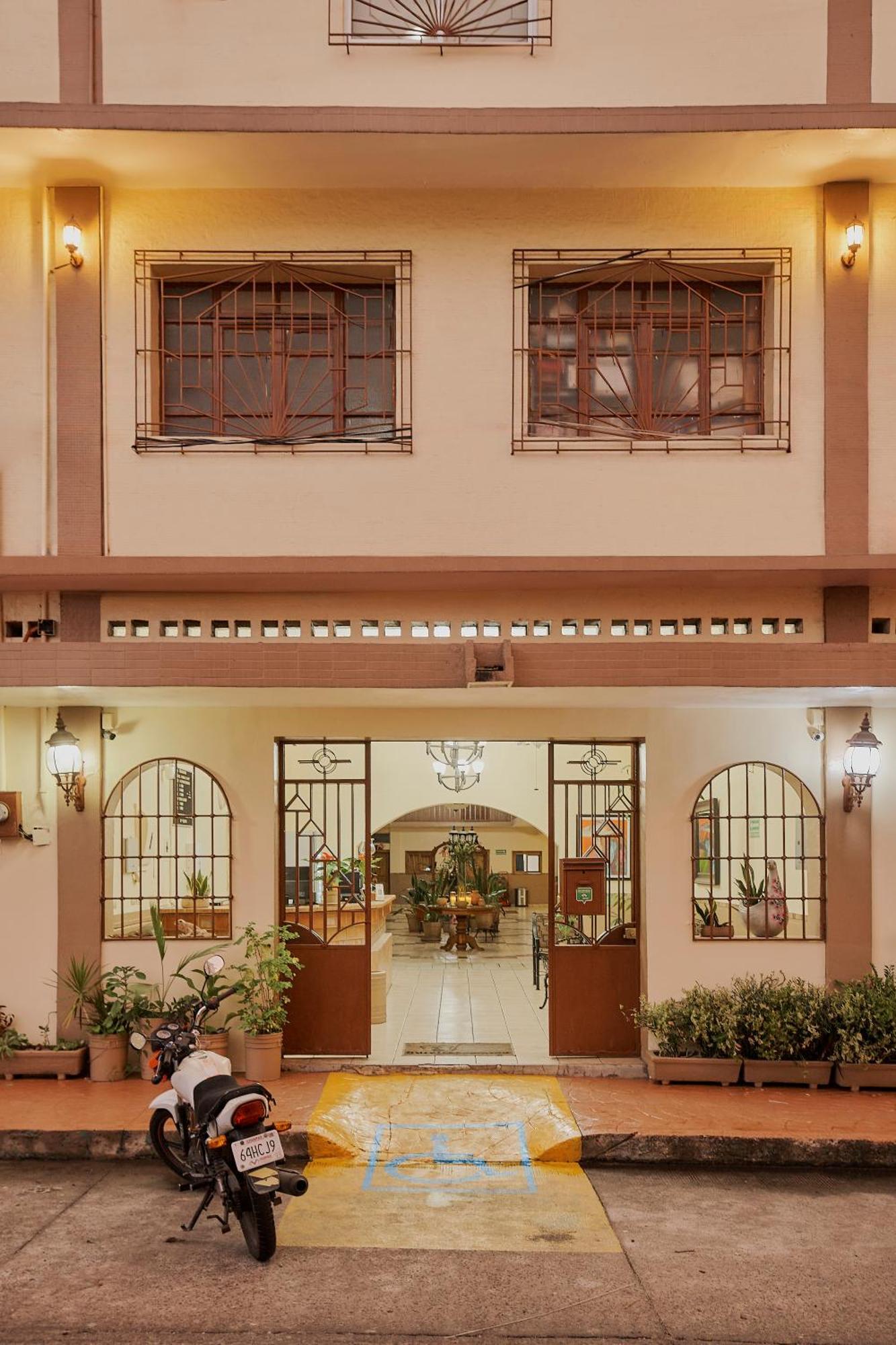 Hotel Cervantino تاباتشولا المظهر الخارجي الصورة